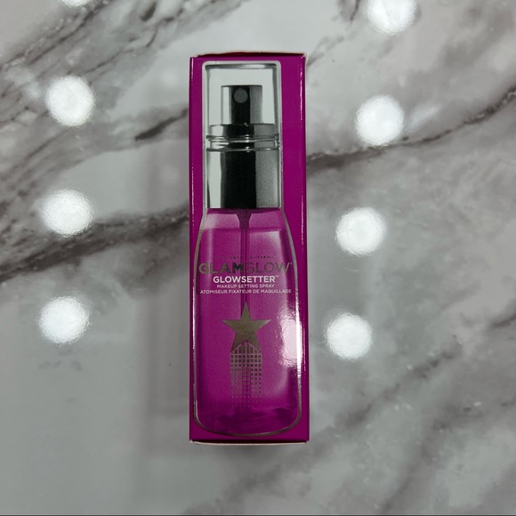 Glamglow Glowsetter Hydrating Makeup Setting Spray - Picture 6 of 8